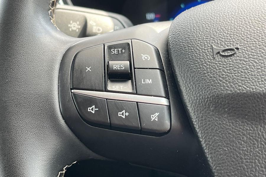 Ford Kuga Photo autoimg-5d968119ce15f285944255d297c1fdf52c22f913.jpg