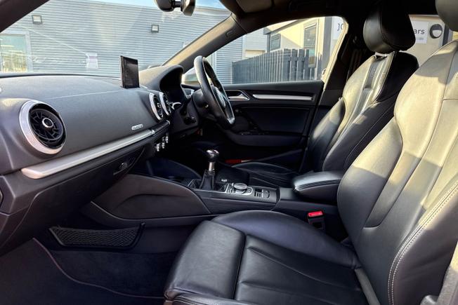 AUDI S3 Photo 46