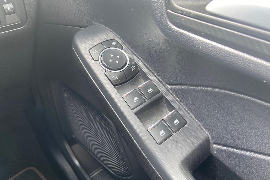 Ford Kuga Photo autoimg-5d99a46661461ffb6d1f9d37fa58a3105cd3106b.jpg