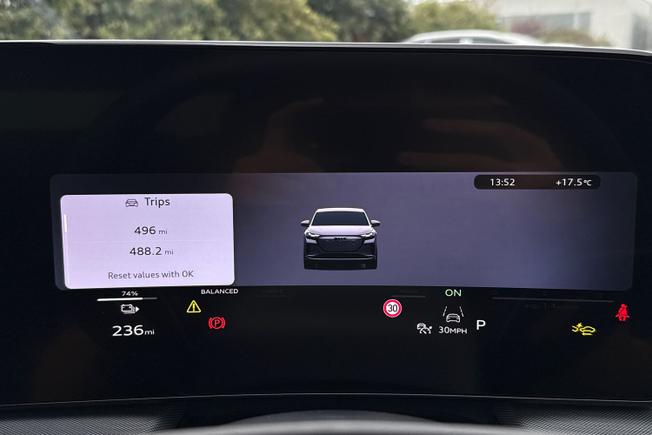 AUDI Q4 e-tron Photo 15