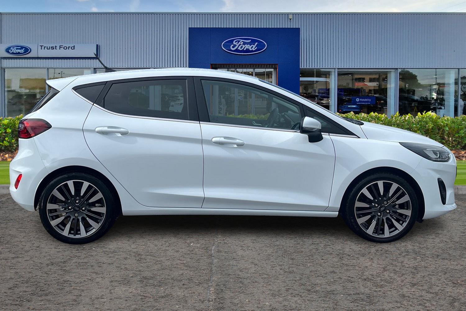 Ford FIESTA Photo 2