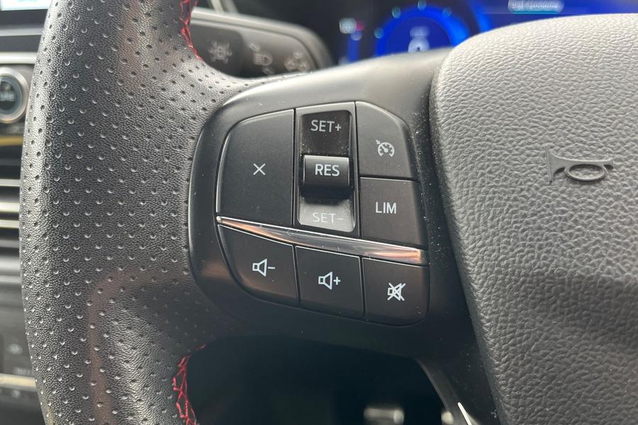 Ford KUGA Photo autoimg-5d9dc7acf045e0f430cd3c74533ea2470ead65b8.jpg