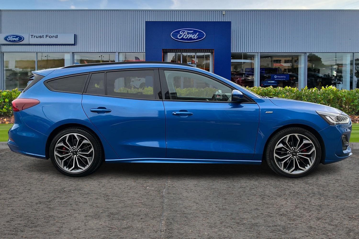 Ford FOCUS Photo 2