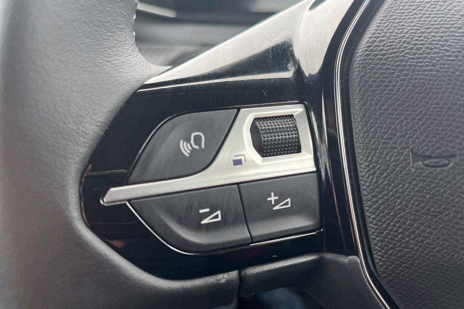 Peugeot 208 Photo 31