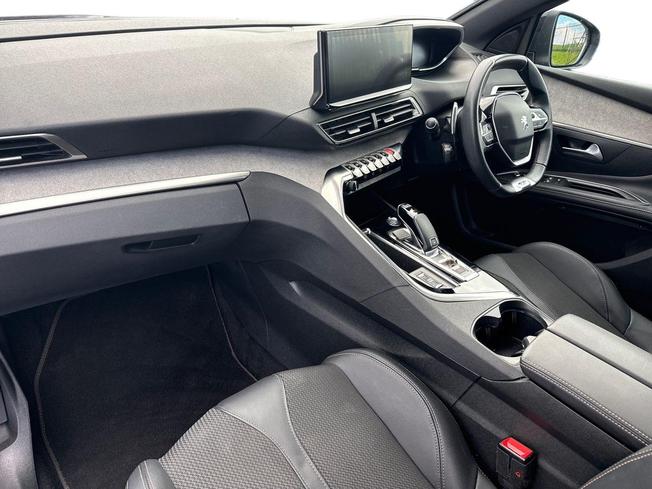 PEUGEOT 5008 Photo 2