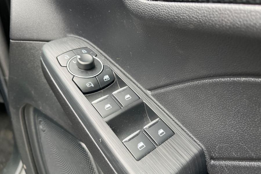 Ford KUGA Photo autoimg-5da9e92e3113155e858ef0fd49f9b6c069f15f7e.jpg