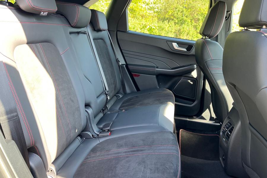 Ford KUGA Photo autoimg-5db2b1aa8426f5cbcaa523cf6ddcccc56410190c.jpg