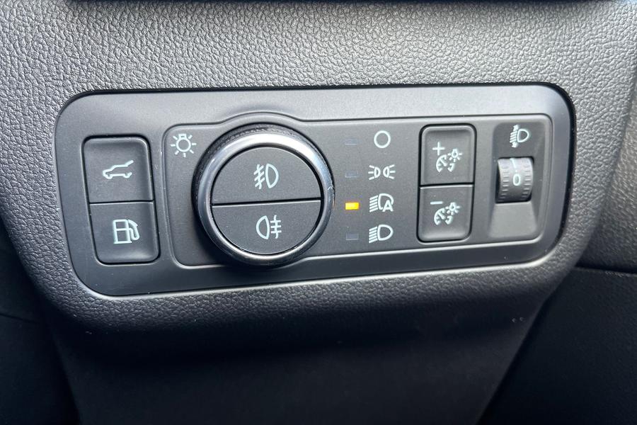 Ford KUGA Photo autoimg-5db5d2a7582bb1f55fa8ad4f8379eb5ad2d81016.jpg