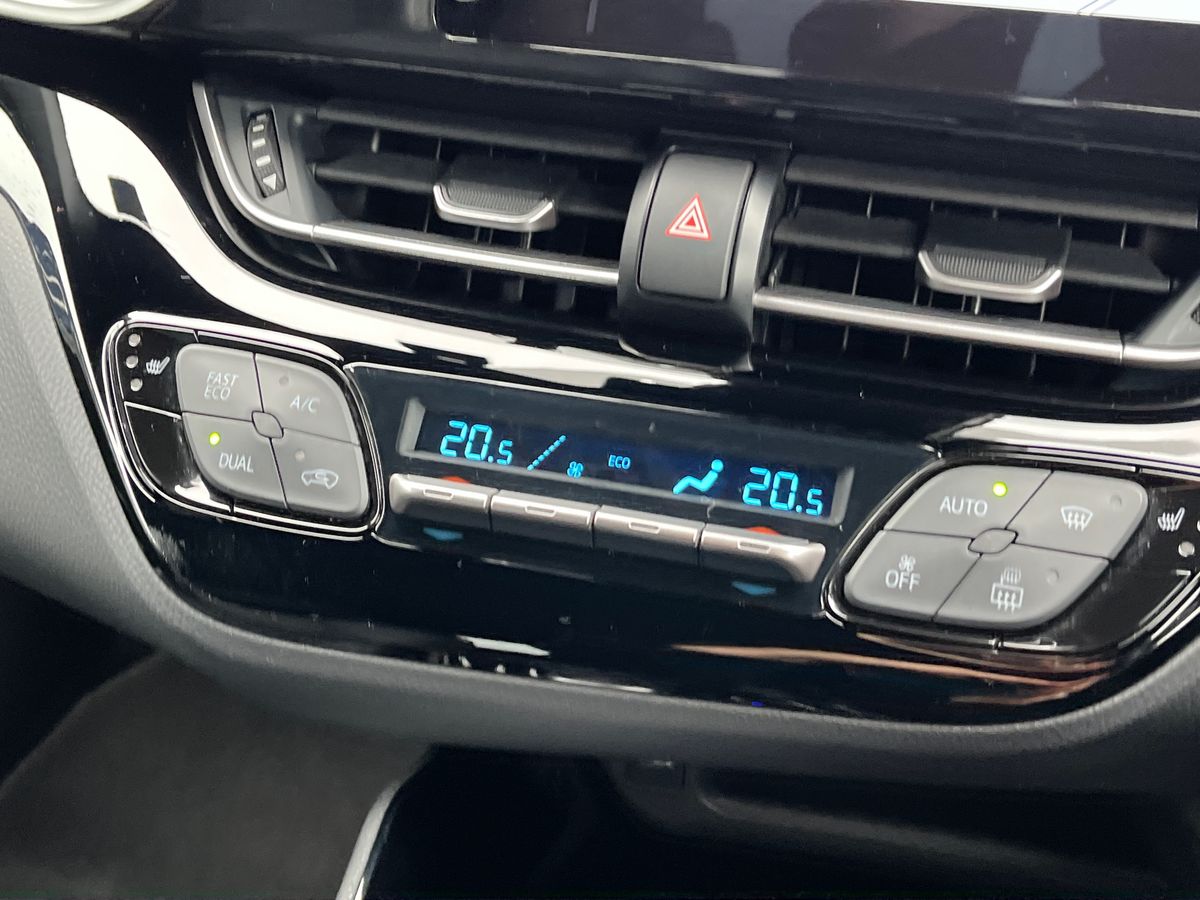 Toyota C-HR Photo 12