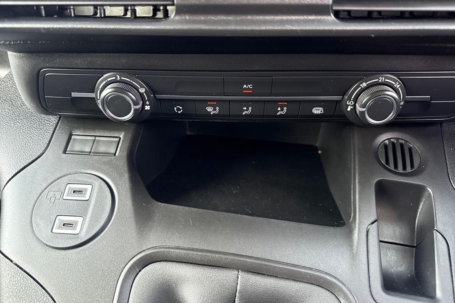 Peugeot PARTNER Photo autoimg-5dcb6c6ab3baf2e0483d6a823466e84c5fdf75d5.jpg