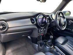 MINI Hatch Photo 2