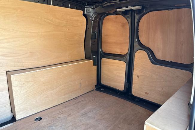 VOLKSWAGEN CADDY Photo 9