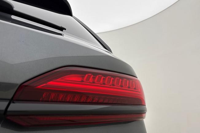AUDI Q7 Photo 18