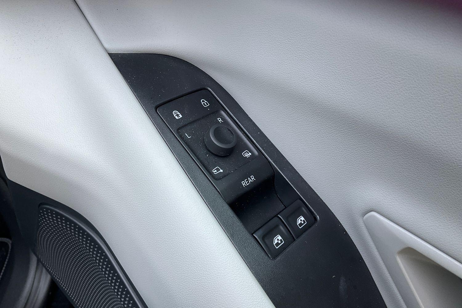 Ford Explorer Photo 15