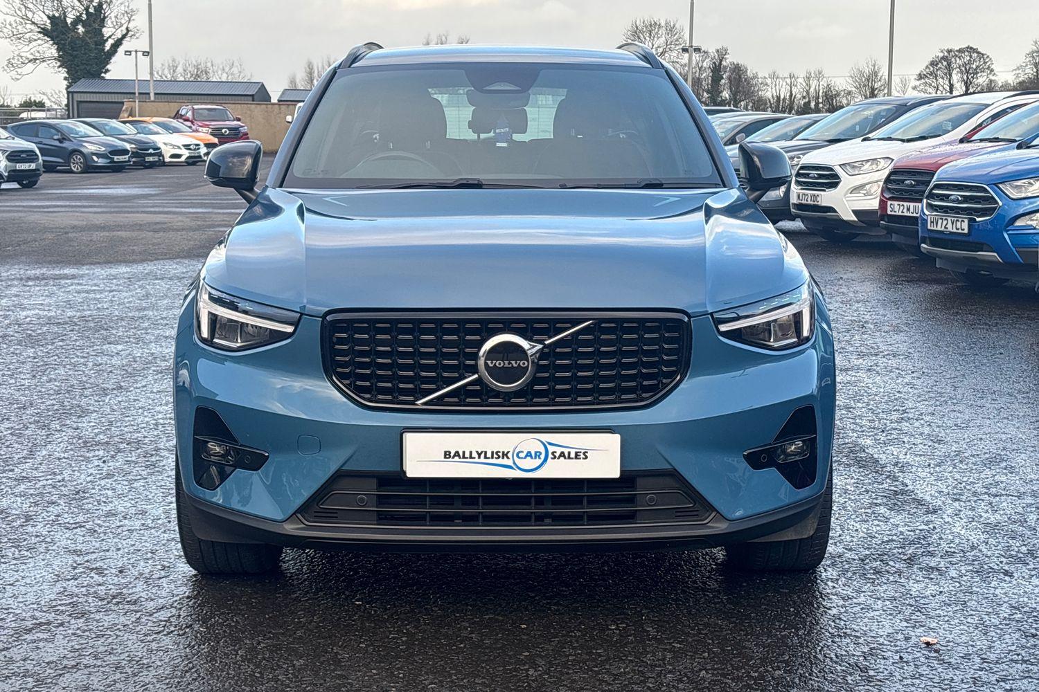 2025 Volvo XC40 2.0 B4 197PS Plus Dark Petrol Hybrid Auto in 11K - vehicle photo 4 for sale on PureCar