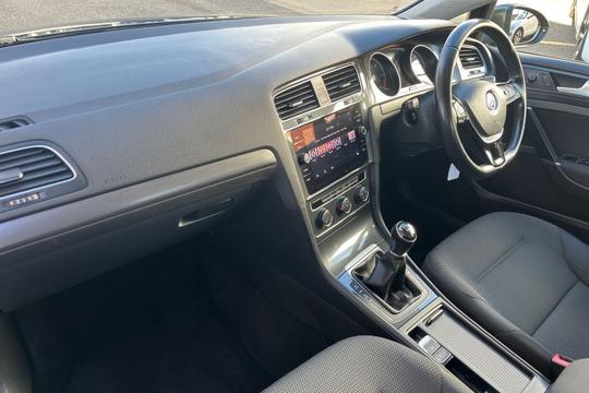 Volkswagen Golf Photo autoimg-5dee5b1bcff513fbe127b38c9a438eea061697f3.jpg