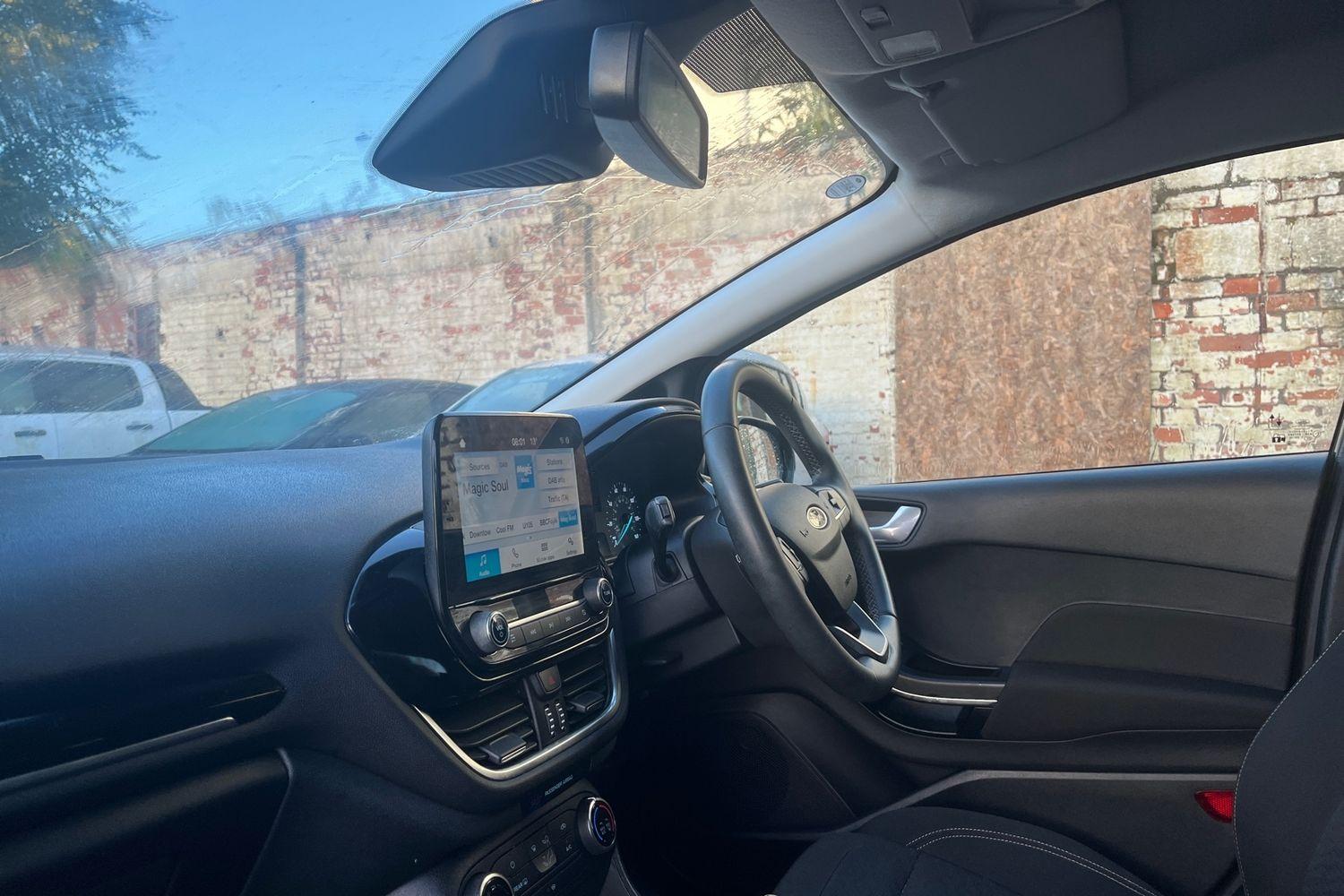 Ford FIESTA Photo 17