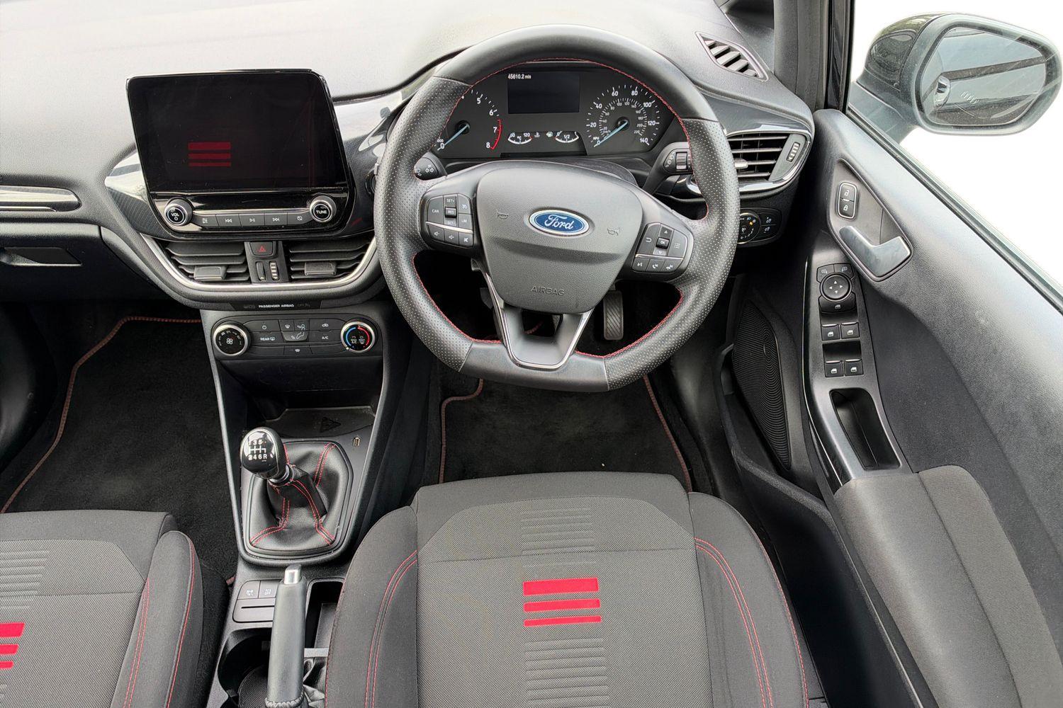 Ford FIESTA Photo 10