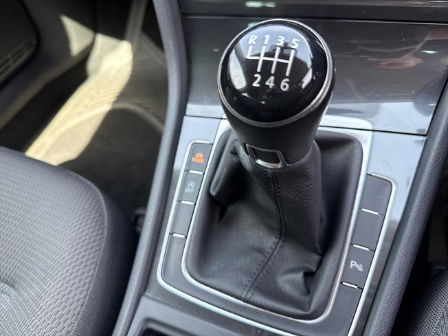 VOLKSWAGEN Golf Photo 32