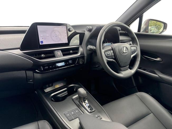 LEXUS Ux Photo 2