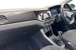 VOLKSWAGEN Taigo Photo 2