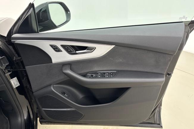 AUDI Q8 Photo 32