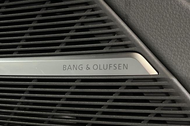 AUDI Q8 Photo 24