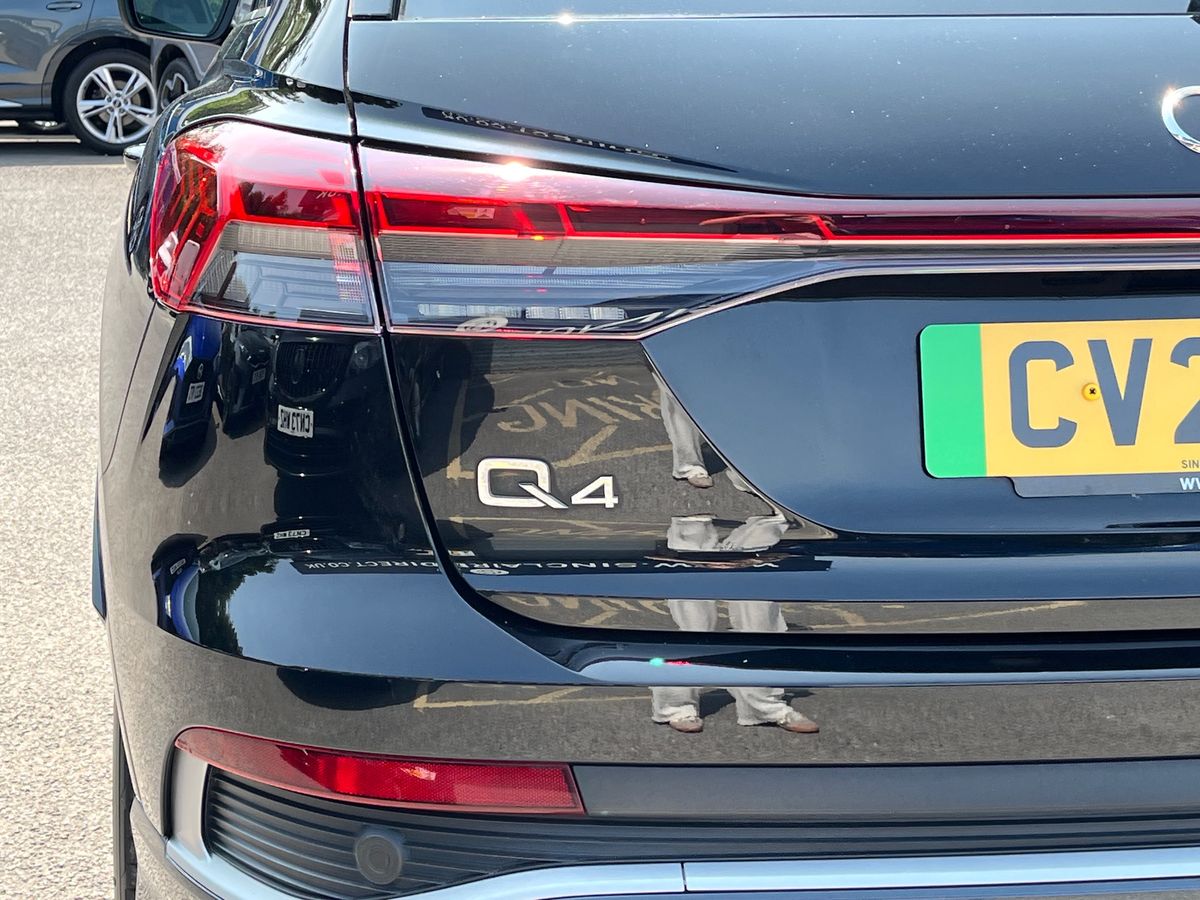 Audi Q4 e-tron Photo 18
