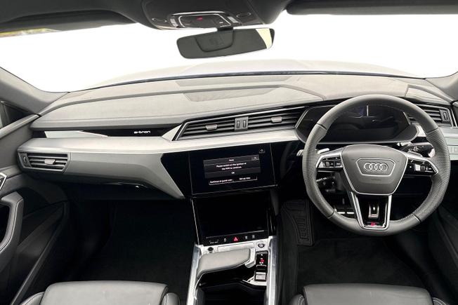 AUDI Q8 E-Tron Photo 10