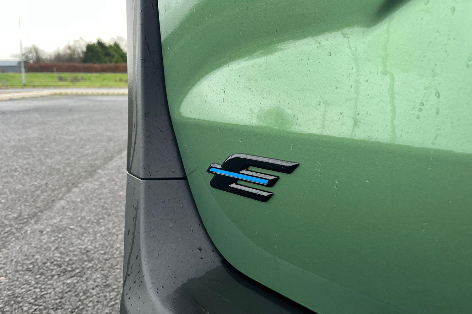 Ford E-Tourneo Courier Photo 23