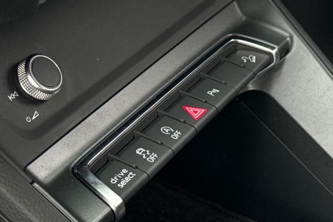 AUDI Q3 Photo 43