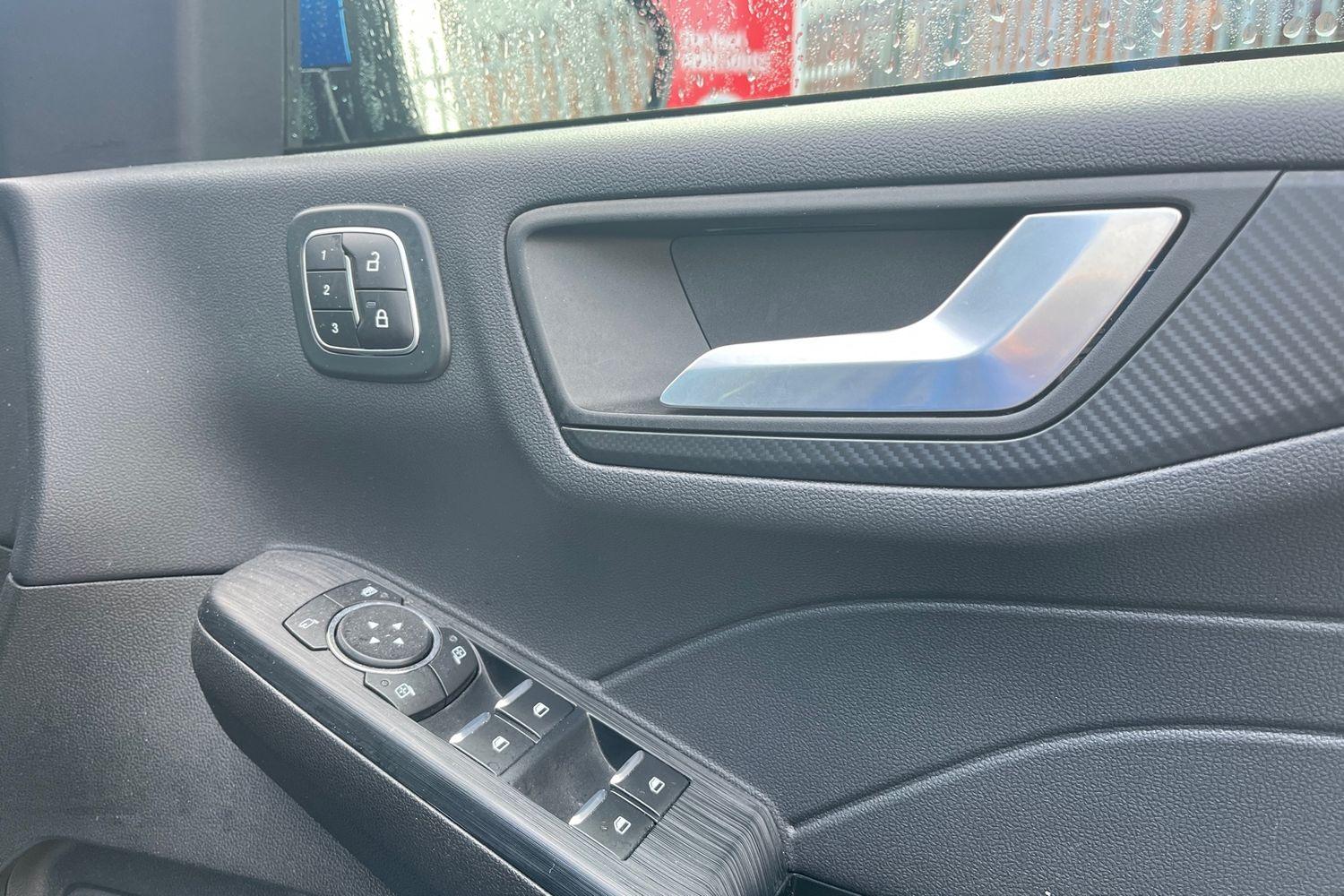 Ford KUGA Photo 24