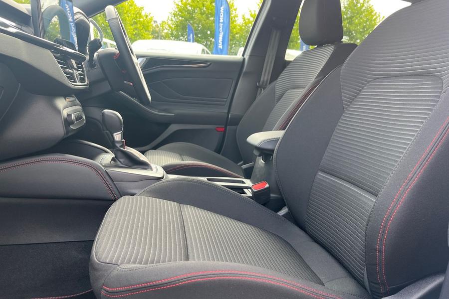 Ford FOCUS Photo autoimg-5e3e6678040d5d09b0ecd43c6d607f0103c1b6f2.jpg