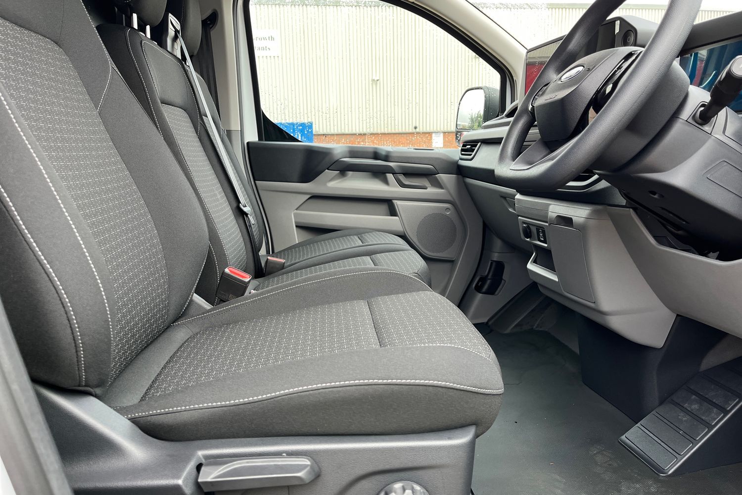 Ford E-TRANSIT CUSTOM Photo 31