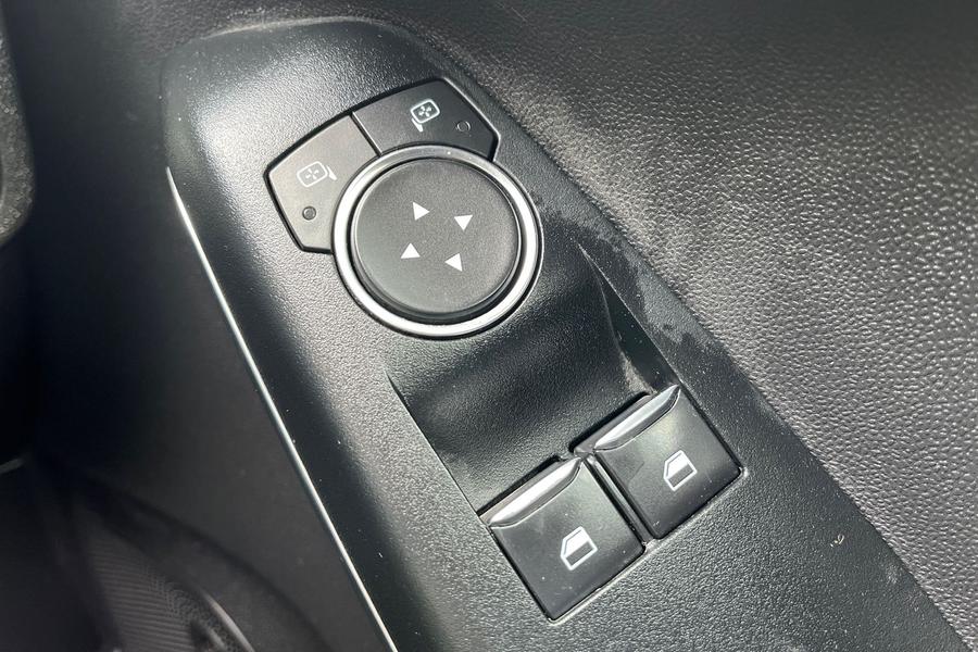 Ford FIESTA Photo autoimg-5e48ea5a91fb697fe62c30d84caa075e92994689.jpg
