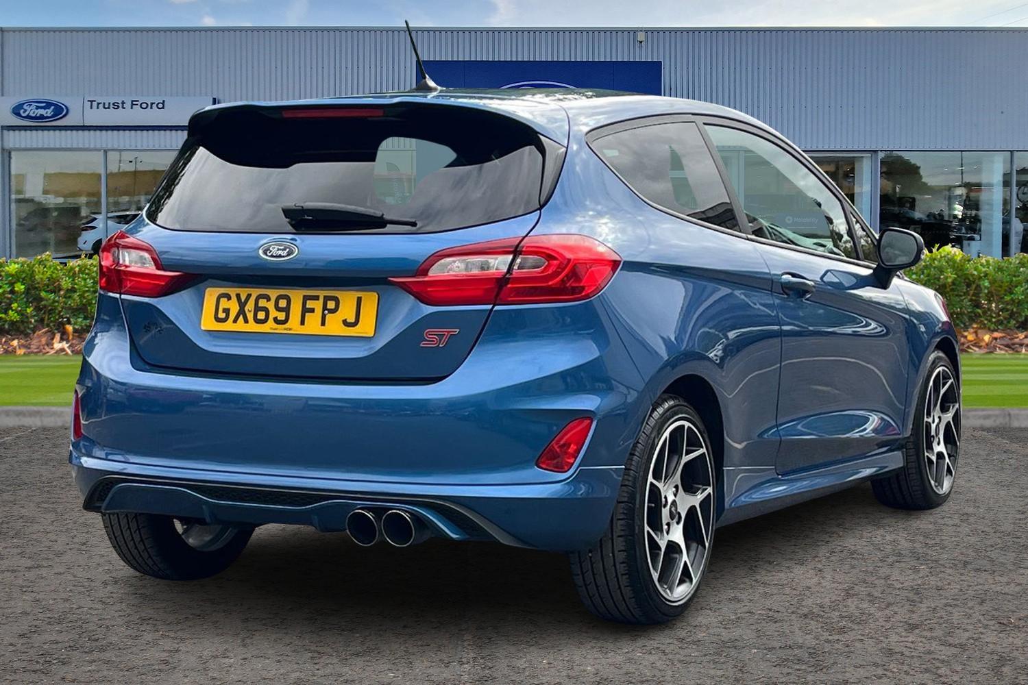 Ford FIESTA Photo 3