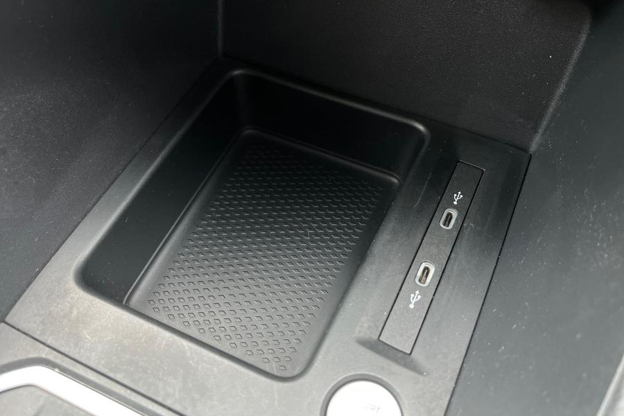 Ford Grand Tourneo Connect Photo autoimg-5e531be365b21f097464cb826e70372607f0d31f.jpg