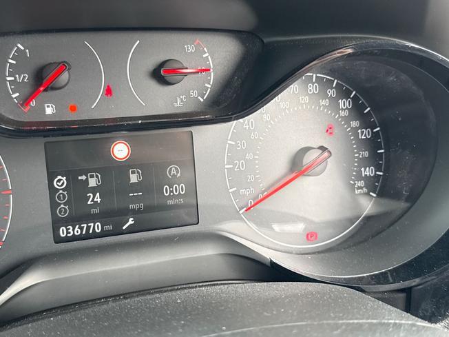 VAUXHALL Corsa Photo 15