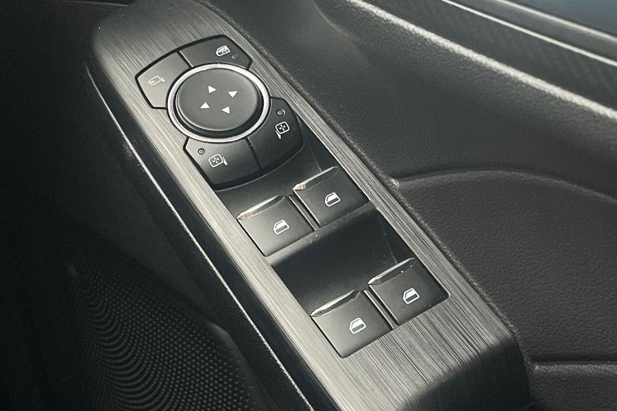 Ford Kuga Photo autoimg-5e6240301535f6d0a549eedae3c1215e5a67a957.jpg