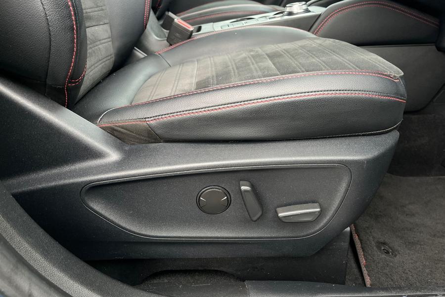 Ford KUGA Photo autoimg-5e627d37a31637a15aae1189d9b6ff184b8fd76d.jpg
