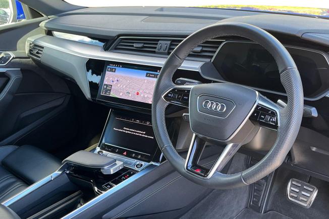 AUDI Q8 E-Tron Photo 6