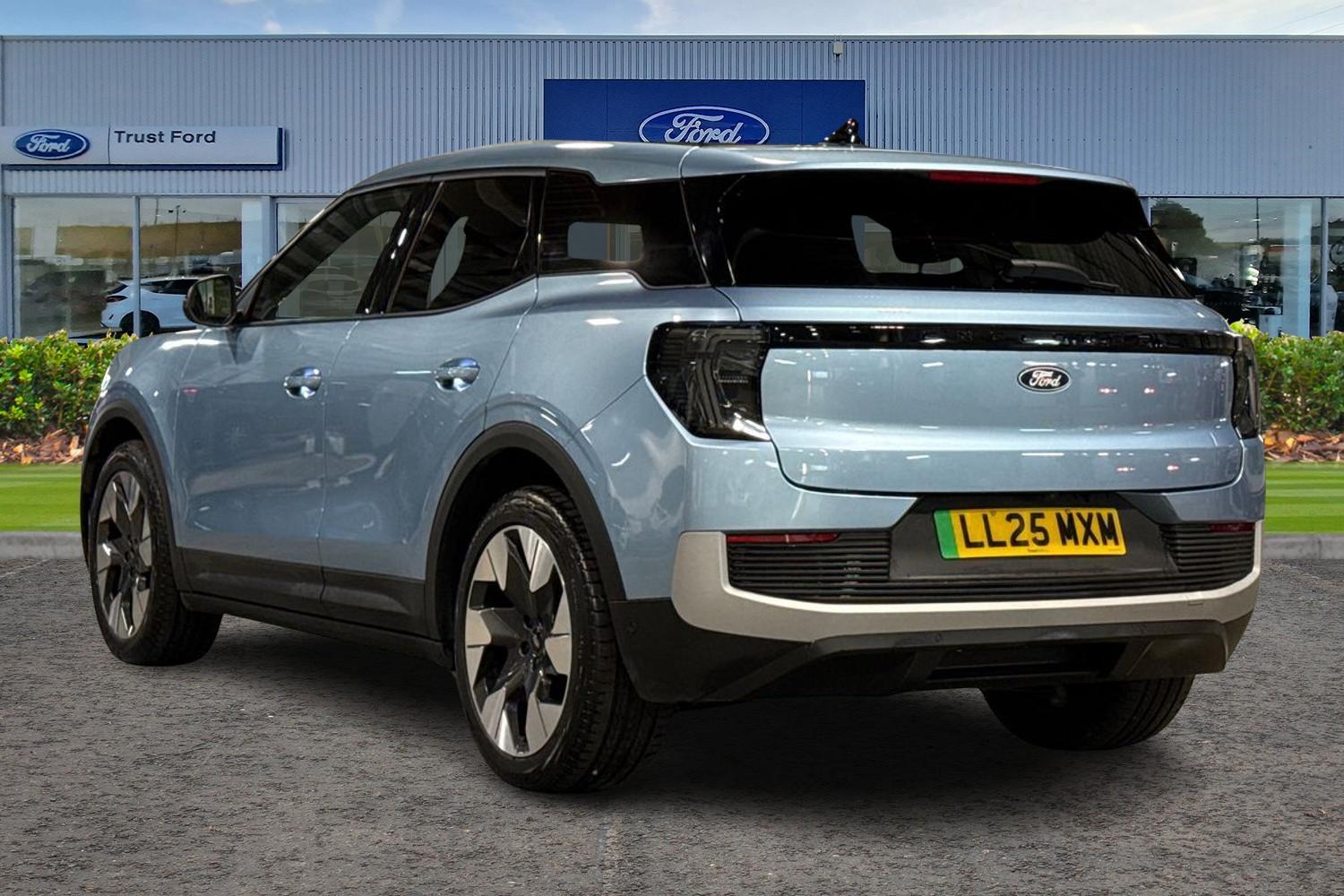 Ford Explorer Photo 1