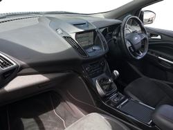 FORD Kuga Photo 2