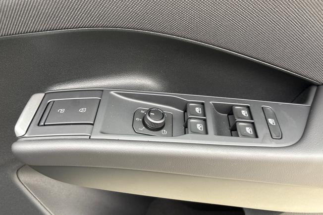 VOLKSWAGEN T-Roc Photo 28