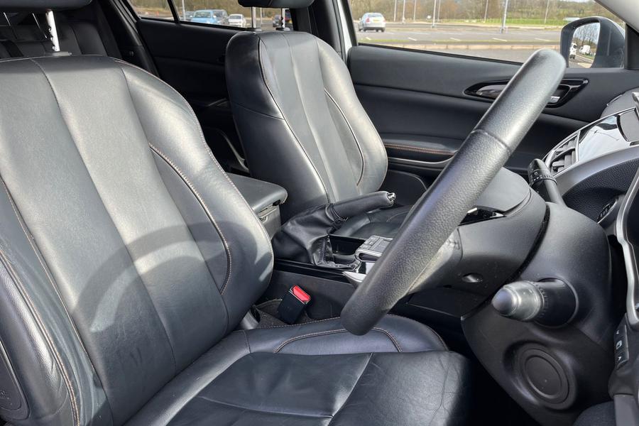 Mitsubishi ECLIPSE CROSS Photo autoimg-5e8481a392e728c795c8a6199cf6aeef1d810b2c.jpg