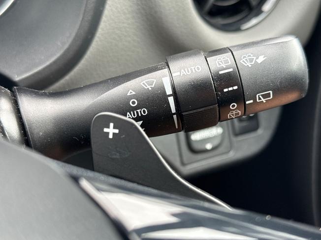 TOYOTA Yaris Photo 46