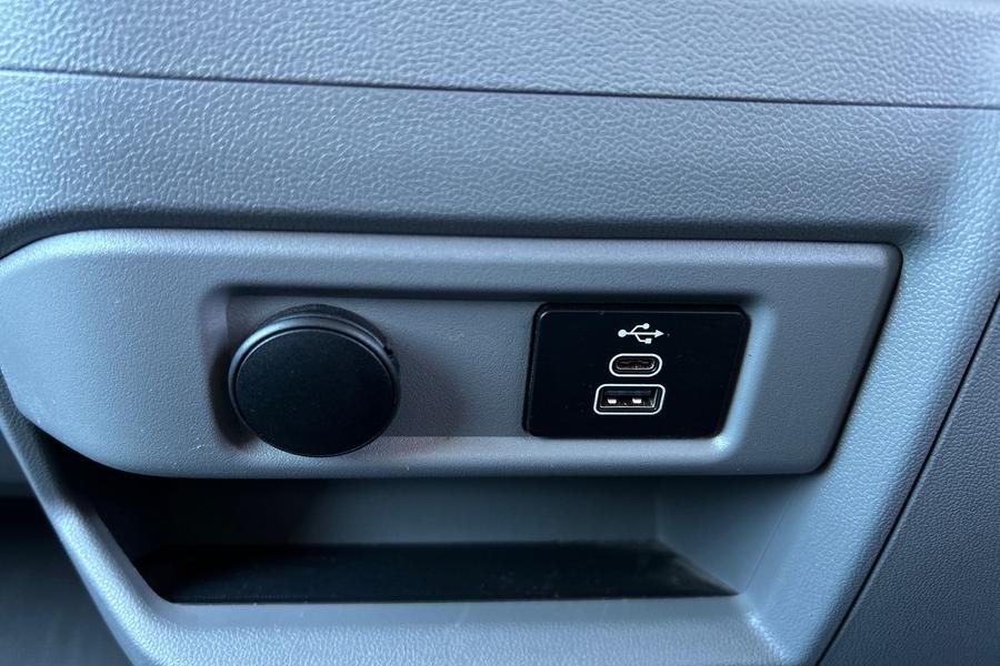 Ford TRANSIT CUSTOM Photo autoimg-5e8c6f3d26b2d13f866cb35a2541c864f17f4408.jpg