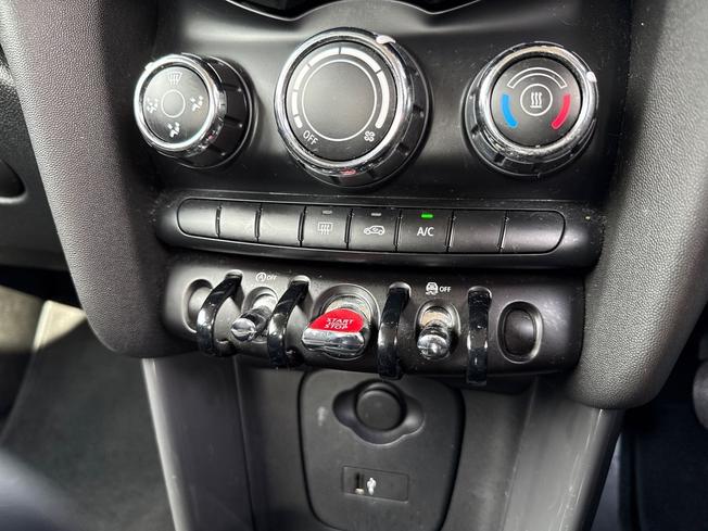 MINI Hatch Photo 32
