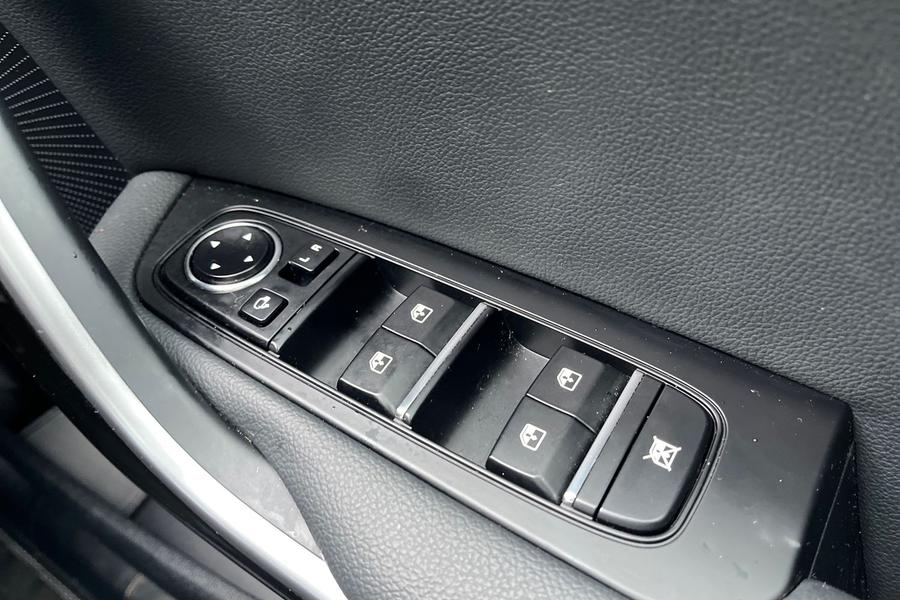 Kia XCEED Photo autoimg-5e8f8156a982ff3e228b68b37ab6877838e6be9b.jpg