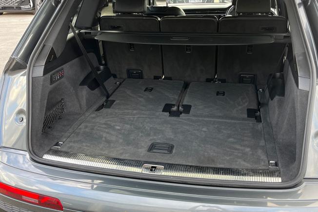 AUDI Q7 Photo 12